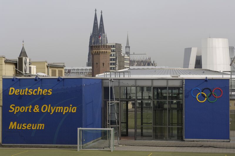 Datei:Aussen Dach Dom.JPG